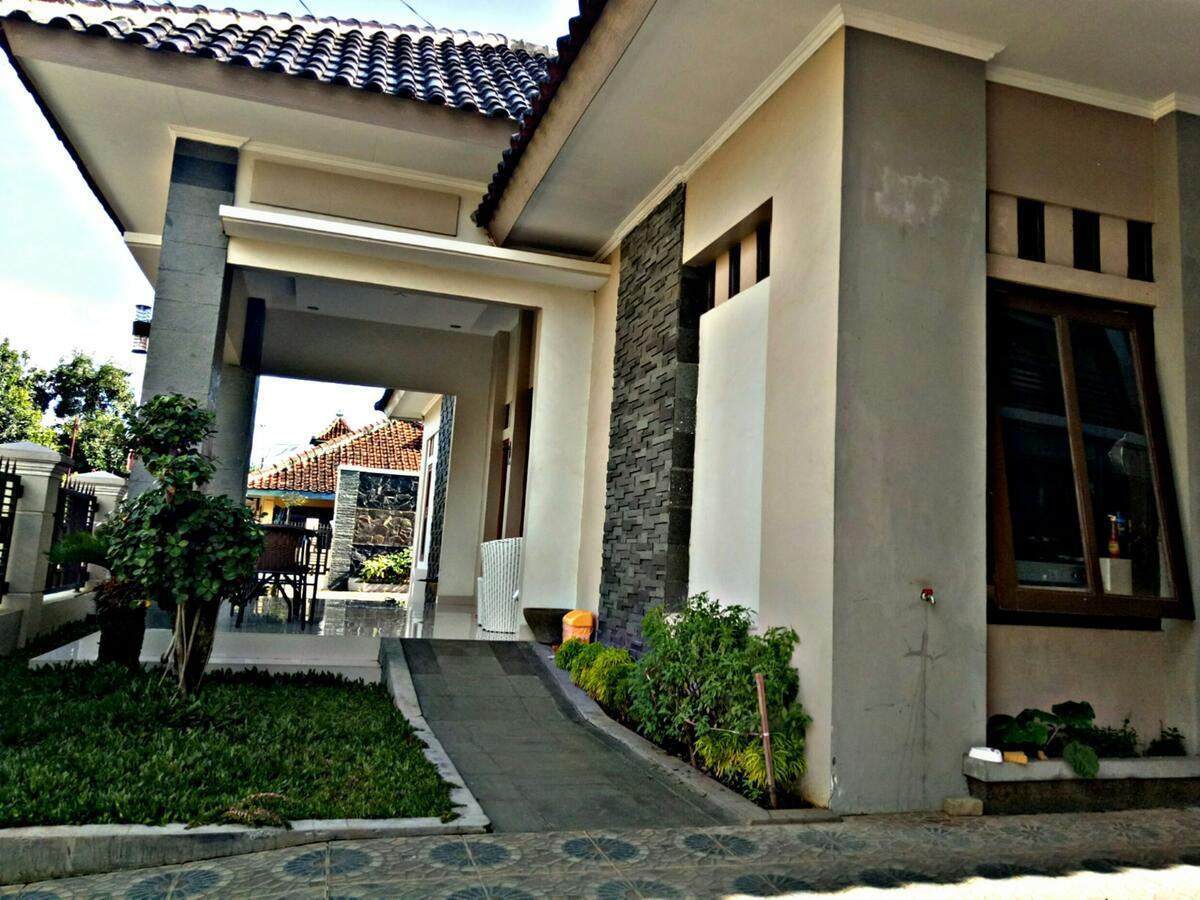 Wisma Andali Syariah Near Rsud Cideres Маяленгка Экстерьер фото