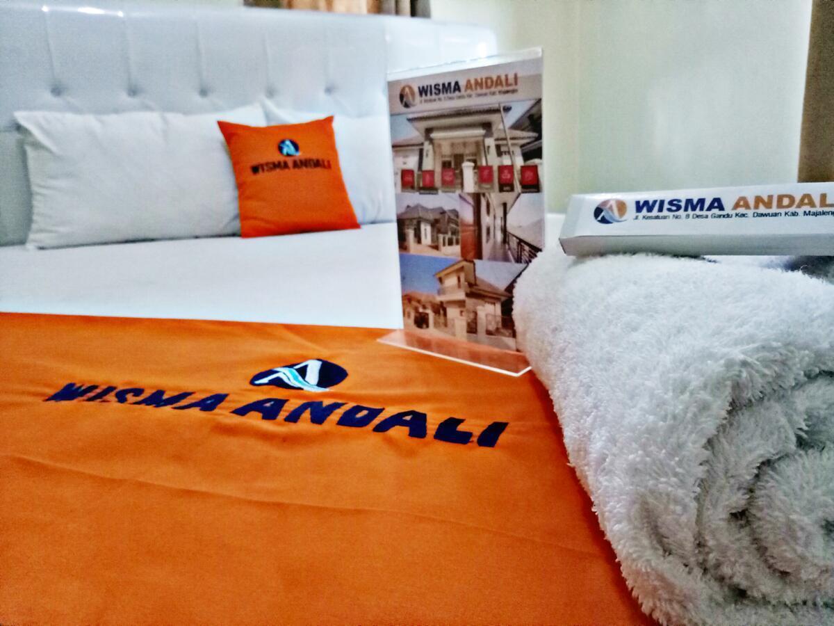 Wisma Andali Syariah Near Rsud Cideres Маяленгка Экстерьер фото