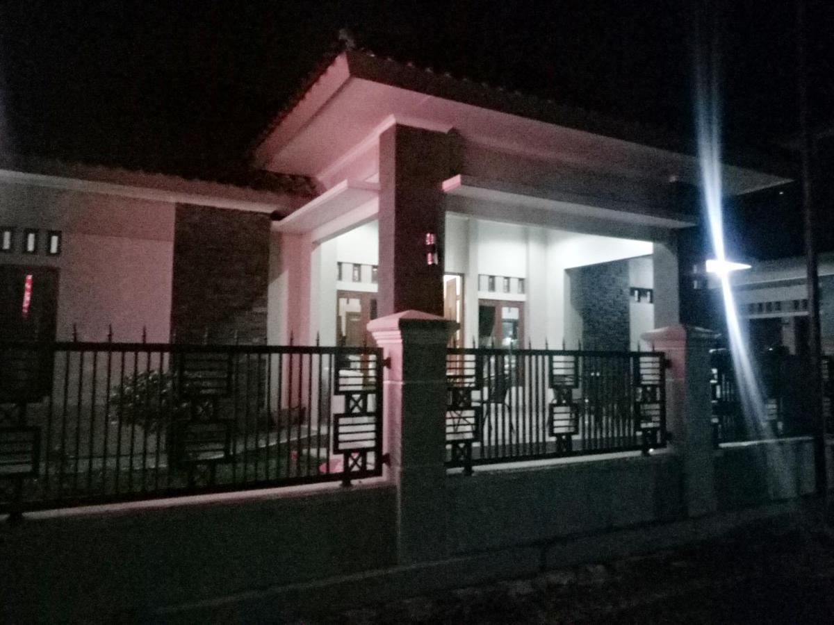 Wisma Andali Syariah Near Rsud Cideres Маяленгка Экстерьер фото