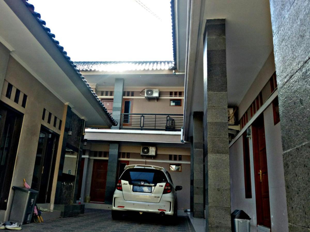 Wisma Andali Syariah Near Rsud Cideres Маяленгка Экстерьер фото