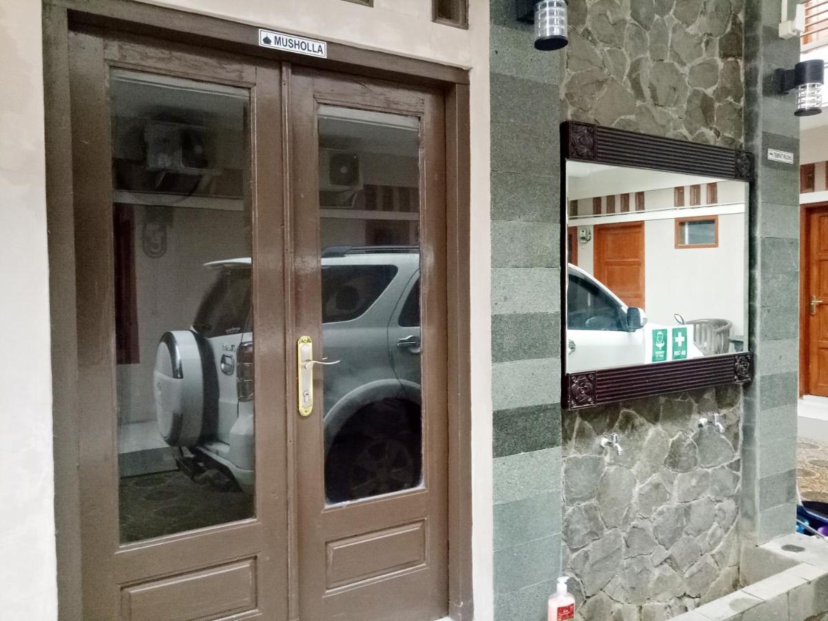 Wisma Andali Syariah Near Rsud Cideres Маяленгка Экстерьер фото